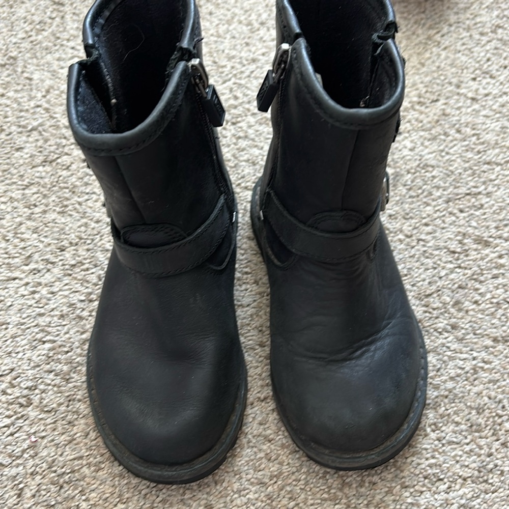 Leather UGG boots Toddler Size 9 Used